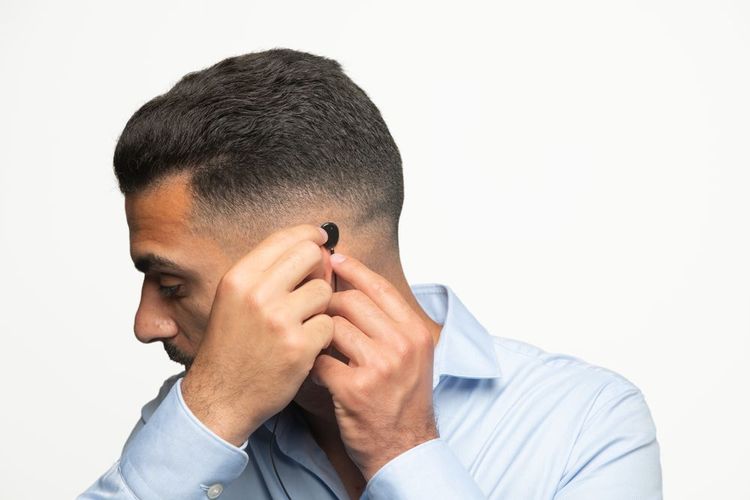 male-attaching-disk-behind-ear.jpg
